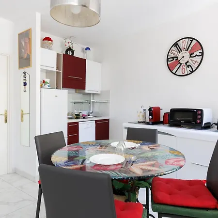Upstays Cosy Near Palais Appartement