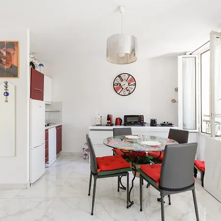 Apartman Upstays Cosy Near Palais