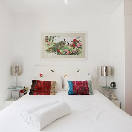Upstays Cosy Near Palais Apartman *